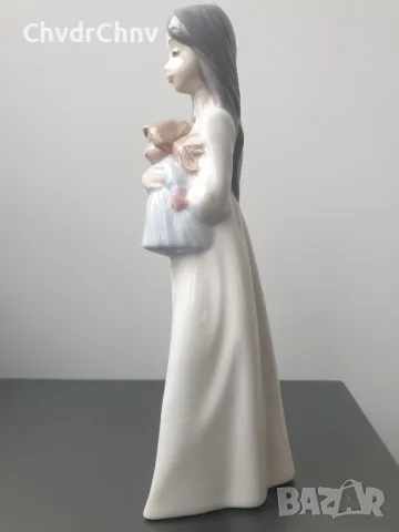 НАО ЛАДРО испанска порцеланова фигура на момиче с кукла-играчка/NAO Lladro статуетка 24см, снимка 2 - Колекции - 47123312