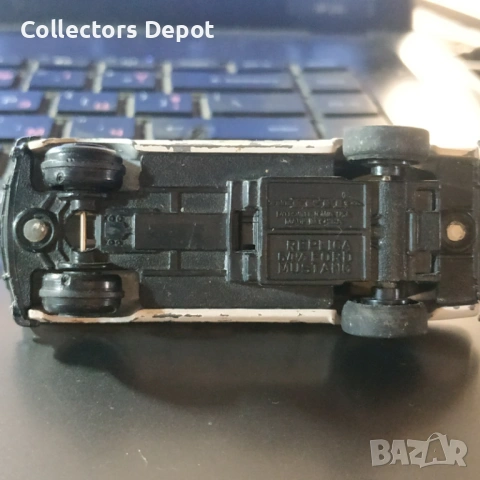 ВИНТИДЖ ERTL: Ford Mustang 64 1/2 "The Muscle Car" – Закупен 1989 г. в Германия!, снимка 7 - Колекции - 53932974