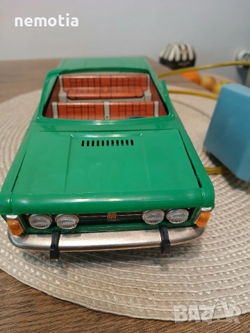 Ретро Фиат 125 с жило