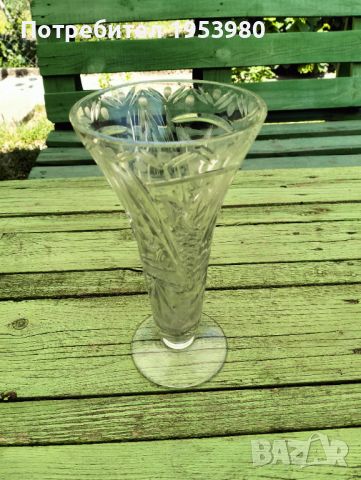Кристална ваза, снимка 1 - Антикварни и старинни предмети - 46007559