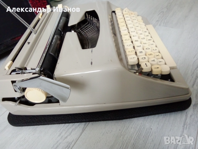 Германска пишеща машина Princess  500 (Keller und Knappich) 1975 г., снимка 5 - Антикварни и старинни предмети - 51941680