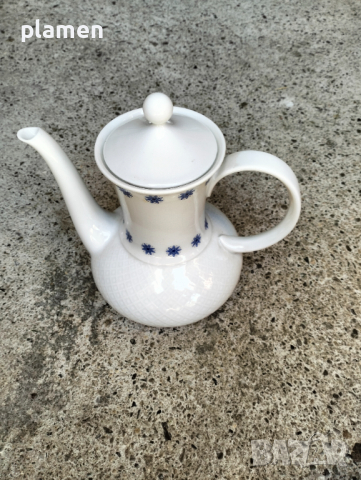 Порцеланов чайник, снимка 1 - Антикварни и старинни предмети - 45034395