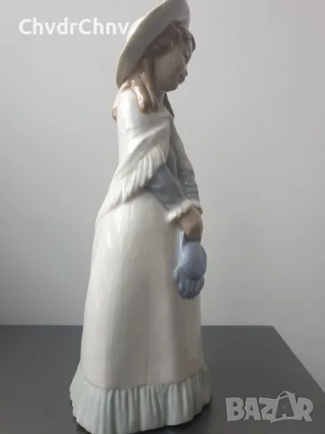 НАО ЛАДРО испанска порцеланова фигура на дама с шал и чанта/NAO Lladro статуетка 28см, снимка 2 - Колекции - 47142564