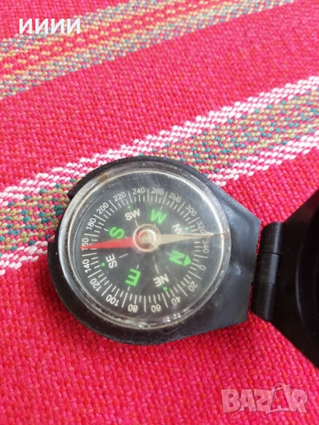 Компас с капак
