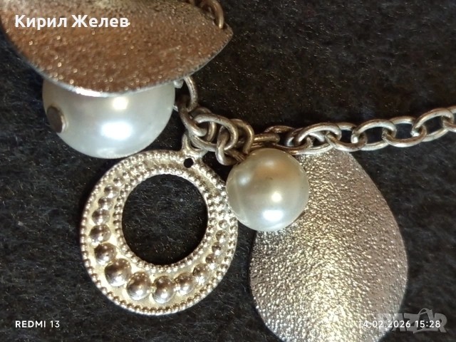 Гривна с изкуствени перли и текстурирани метални дискове красива 51810, снимка 4 - Гривни - 53476159