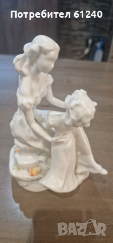 Продавам порцеланова статуетка майка и дъщеря, снимка 1 - Статуетки - 45583017