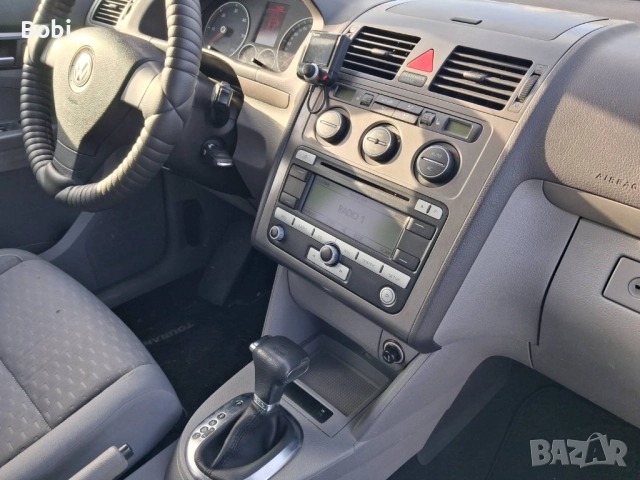 VW Touran 2.0TDI Automatic, снимка 14 - Автомобили и джипове - 49999025