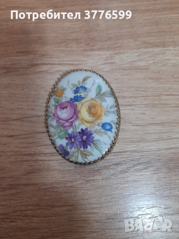 Винтидж порцеланова брошка