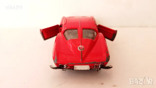 Chevrolet Corvette 1963 Maisto - Мащаб 1:38, снимка 3 - Колекции - 49194123