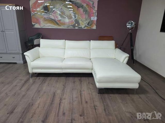 Светло кремав кожен ъглов диван с електрически релакс механизъм, снимка 1 - Дивани и мека мебел - 46475339