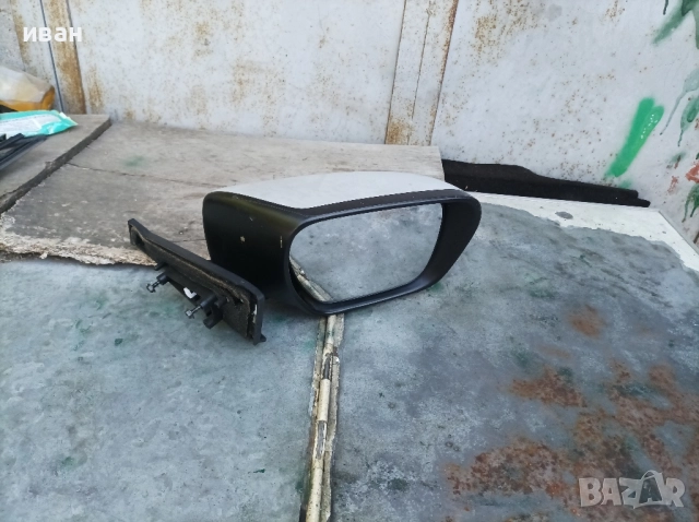 Дясно огледало за Мазда 5. 2005 год. сиво. 