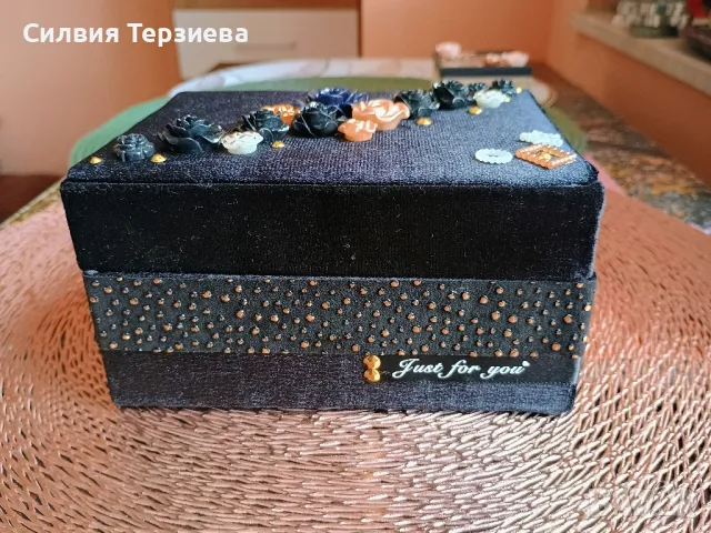 Бутикова кутия за бижута "Черно кадифе", снимка 3 - Бижутерийни комплекти - 50299917