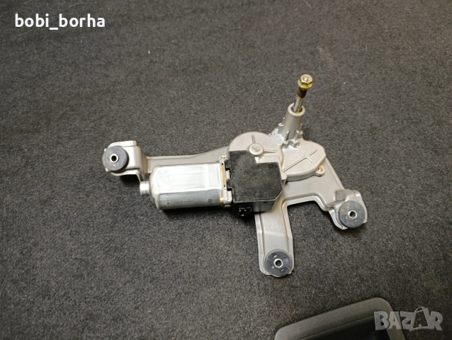 Продавам машинка за чистачки Тойота Корола Версо 