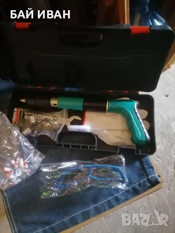 РЪЧЕН МИНИ ПИСТОЛЕТ ЗА ГВОЗДЕИ С БАРУТ 