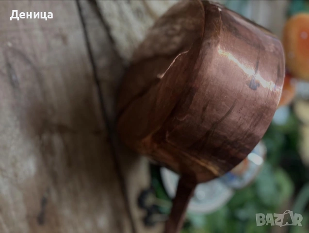 Голям бакърен съд  Според мен за наливане на вода( черпак) Масивен с дълга и извита дръжка , снимка 13 - Други - 53436486