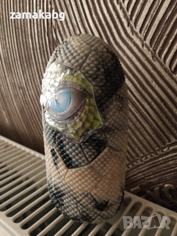 Интересна кутия за динозавърско яйце с впечатляващ дизайн, висока 14 см. Много добре запазени., снимка 3 - Играчки за стая - 54042750