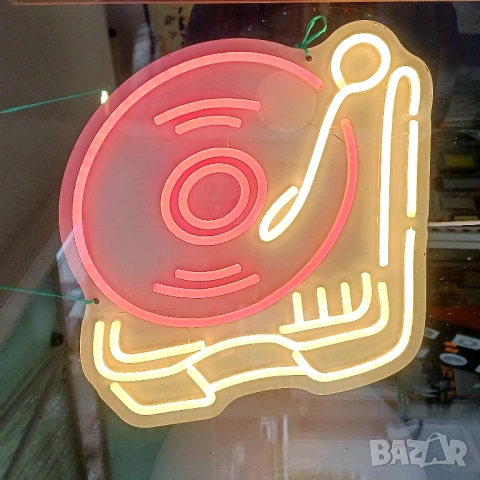 СВЕТЛИННИ ТАБЕЛИ НЕОН за музикален магазин и предложение за сватба