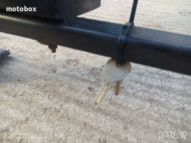 Продавам двоен багажник за велосипеди  и греди за таван Туле ., снимка 2 - Аксесоари за велосипеди - 54129270