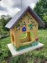 Цветна дървена хранилка за птици, снимка 1 - Декорация за дома - 45430639