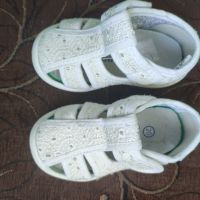 Сандали в бял цвят с камъчета на марката Canguro размер 20, снимка 4 - Детски сандали и чехли - 45141281