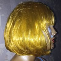 Нова карнавална перука тип каре в златист цвят , снимка 3 - Аксесоари за коса - 45088360