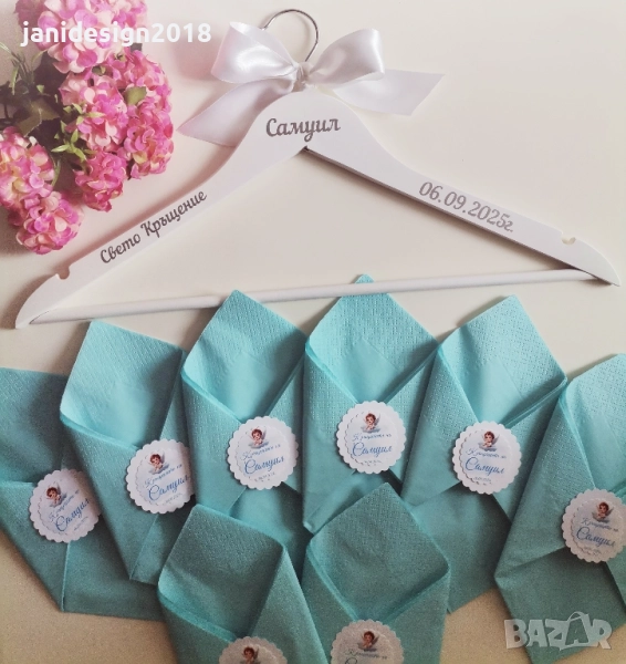 Персонална закачалка с надпис по поръчка и салфетки за кръщене , снимка 1