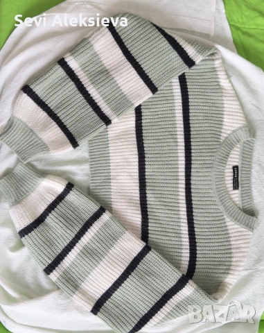 Дамски плетен пуловер с райе – размер S ( без етикет)