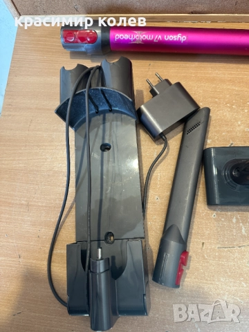 акумулаторна прахосмукачка "DYSON V7"/пълен комплект/, снимка 6 - Прахосмукачки - 52915028