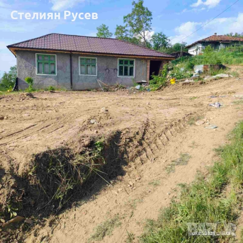 вила / къща с градина / имот / парцел 1500кв.м в с. Ветрен / обл. Силистра - цена 35 000лв или 17 89, снимка 2 - Етаж от къща - 52236966