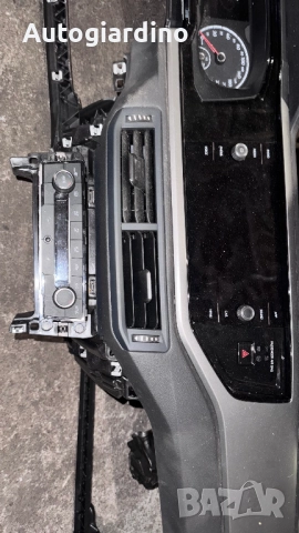 Цяло табло за WV Polo 2018  , Като ново ., снимка 3 - Части - 51568958