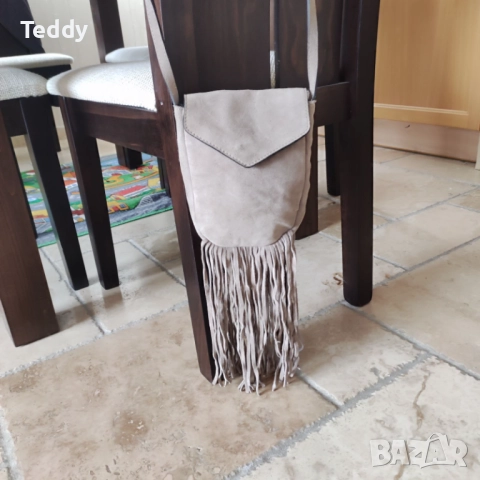 Чанта с ресни Mango, естествен велур, снимка 7 - Чанти - 51907938