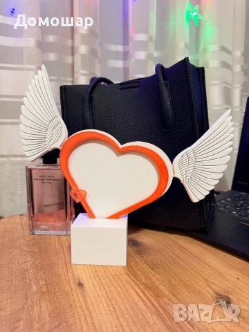 Декоративна рамка със сърце и крила, снимка 2 - Статуетки - 52939475