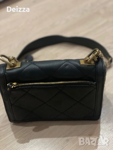 Оригинална чанта на Guess, снимка 5 - Чанти - 48421482