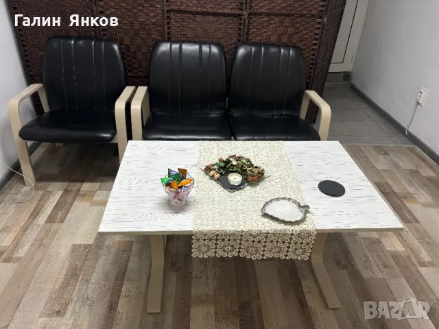 Продавам масичка и диванче, плюс още два стола. Тел. 0899167126 , снимка 1 - Столове - 47249984