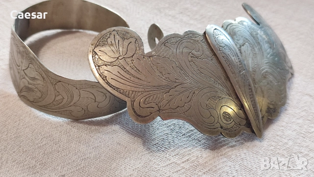 Старинен комплект сребърни пафти и гривна – 84 г