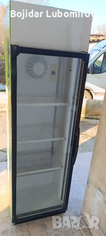 вертикална хладилна витрина 
