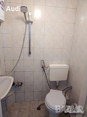 Давам под наем напълно обзаведена партерна боксионера 28кв.м. За сам човек.  Свободна от 08.03.2026г, снимка 6 - Апартаменти - 53576993