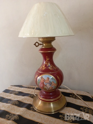 Барокова настолна лампа