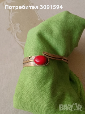 Винтидж индийска гривна със корал 