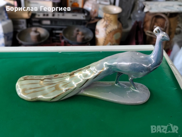 Българска порцеланова статуетка паун