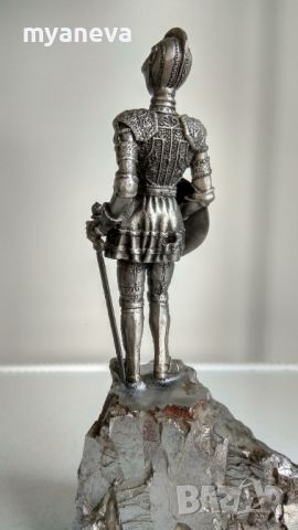 Скулптура на рицар  , метална с богата орнаментика , снимка 16 - Статуетки - 45879068