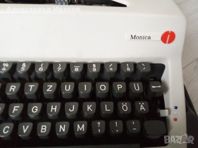  Германска пишеща машина OLYMPIA 1974 г., снимка 3 - Антикварни и старинни предмети - 52891654