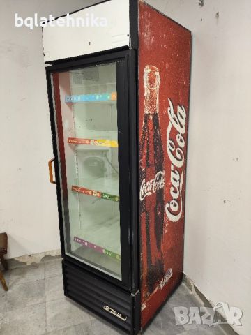 голяма витрина на Coca Cola 