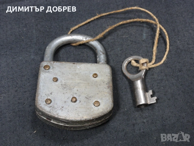 СТАР РЕТРО КАТИНАР С КЛЮЧ BURG GERMANY, снимка 2 - Антикварни и старинни предмети - 53022425