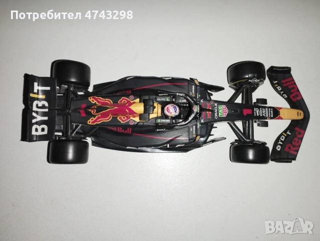 Модел на Red Bull Racing на Макс Верстапен - Сезон 2023 - Burago 1:24, снимка 3 - Колекции - 54221444