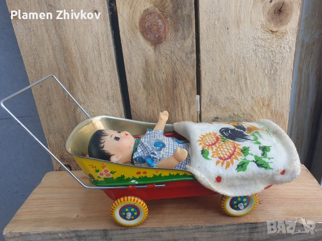 стара метална играчка /кукла в метална детска количка / , снимка 2 - Колекции - 53872323