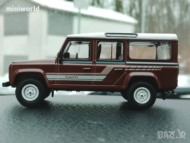 Land Rover Defender 110 - мащаб 1:64 на MiniGT моделът е нов в кутия, снимка 2 - Колекции - 53239036