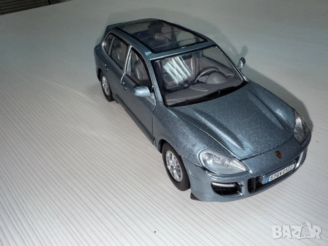 Porsche Cayenne Motormax 1:24 , снимка 2 - Колекции - 52886679