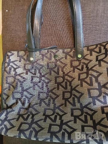 Дамска чанта DKNY, снимка 6 - Чанти - 54200904
