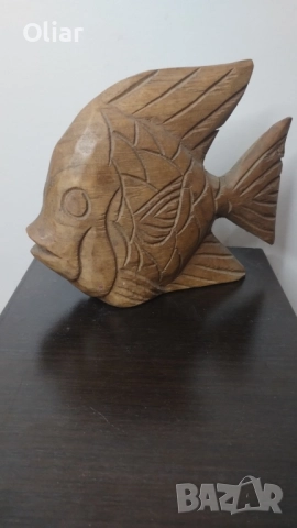 Красива дървена риба. 